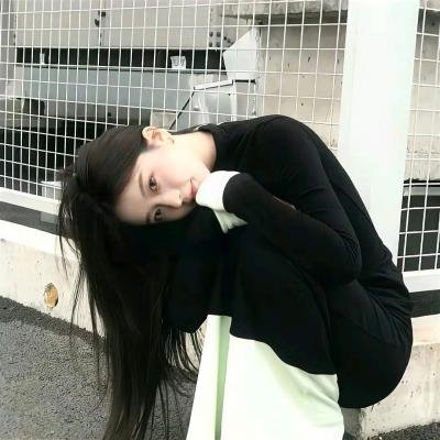 深深腥红